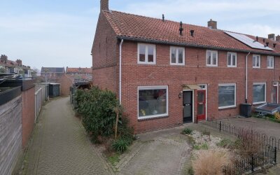 Constantijn. 33
