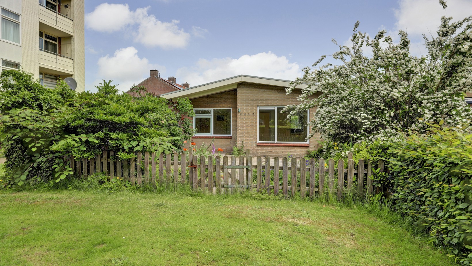 Hoekwoning te koop: Pieter de Hoochstraat 17, Almelo