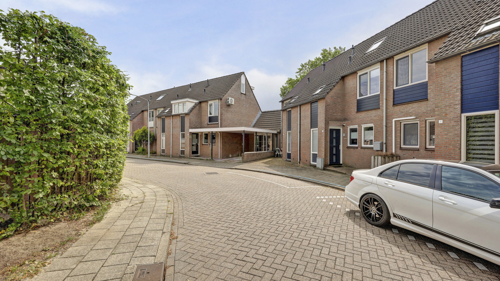 Tussenwoning te koop: Vijverhof 39, Almelo