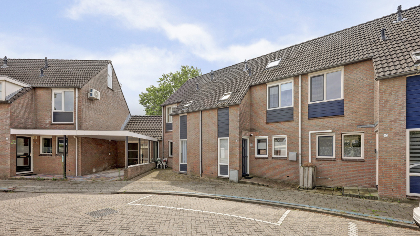 Tussenwoning te koop: Vijverhof 39, Almelo