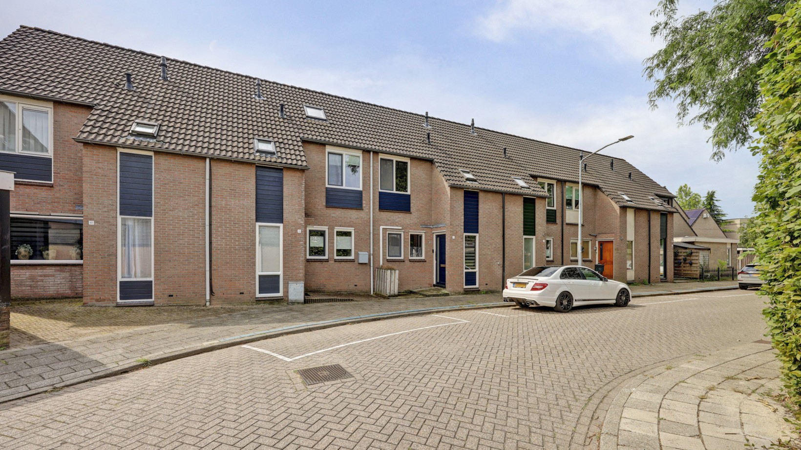 Tussenwoning te koop: Vijverhof 39, Almelo