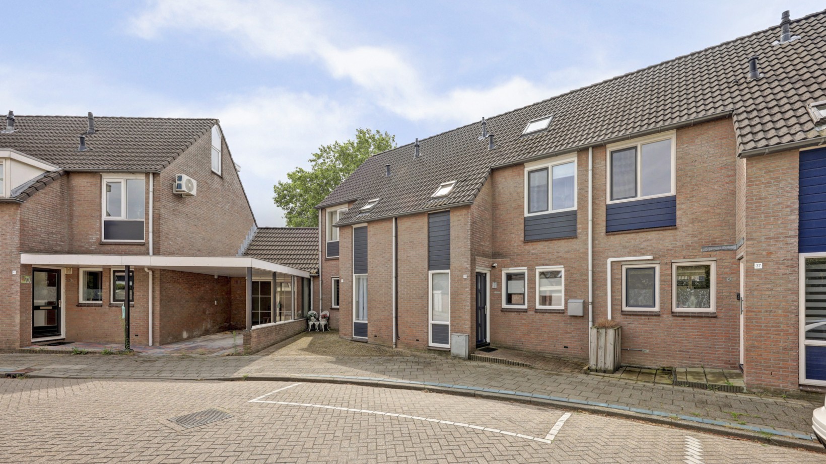 Tussenwoning te koop: Vijverhof 39, Almelo