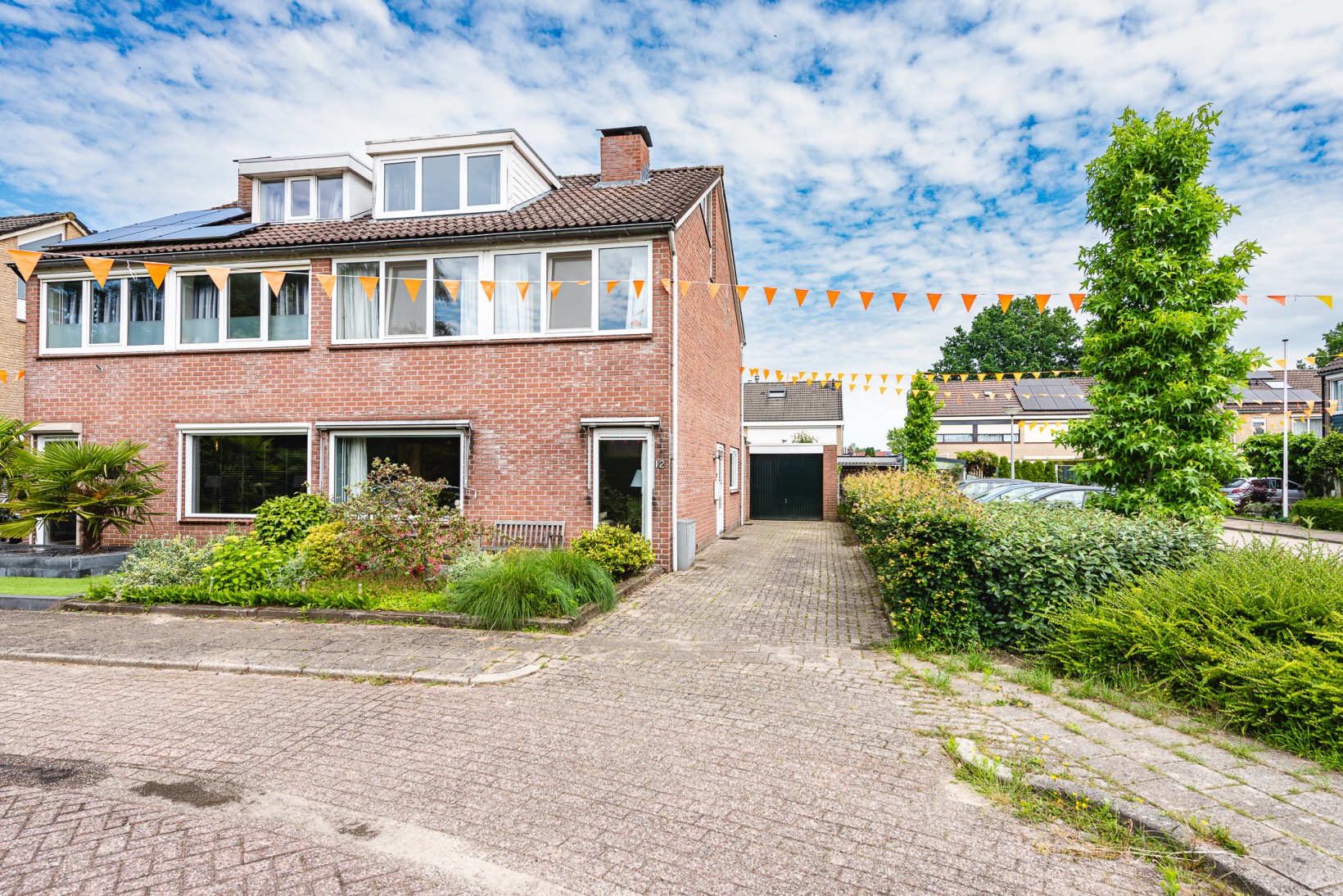 Twee-onder-één-kap te koop: Den Bramel 12, Almelo