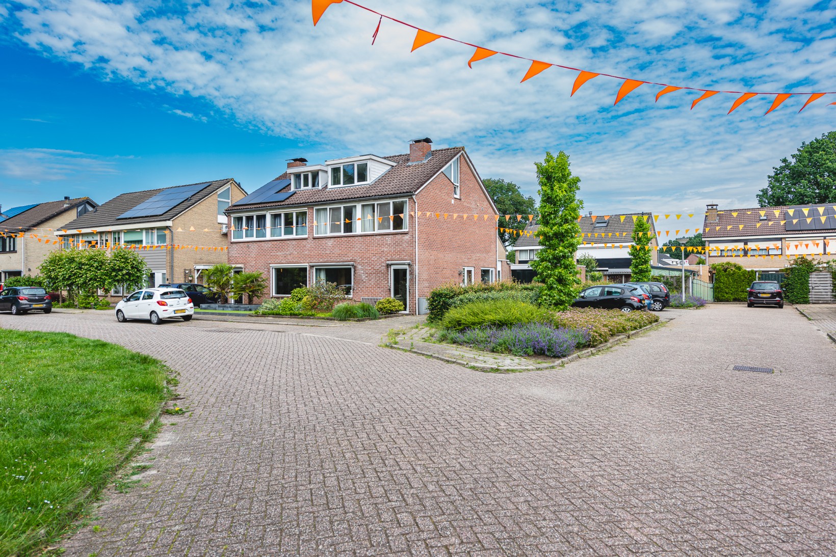 Twee-onder-één-kap te koop: Den Bramel 12, Almelo