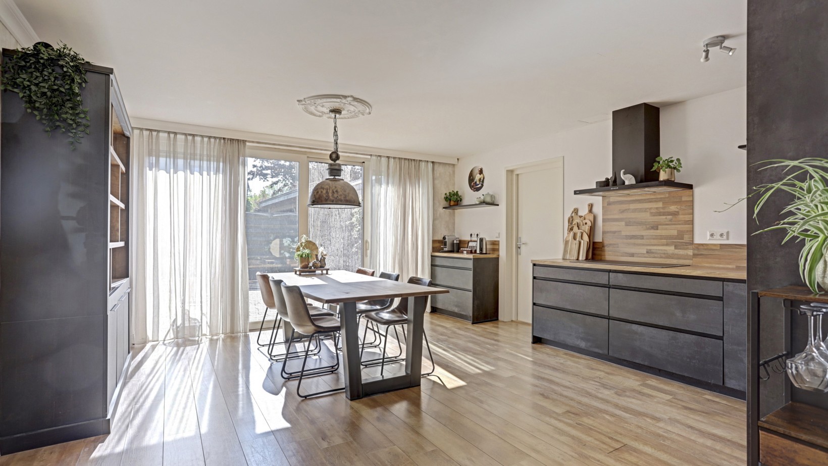 Tussenwoning te koop: De Regenwulp 9, Almelo