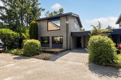 Bezoenstraat 8