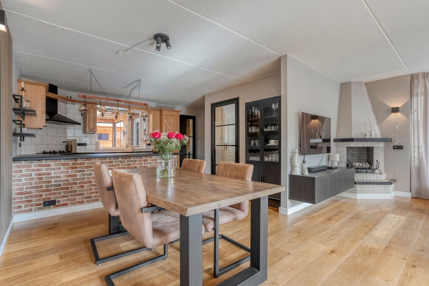Twee-onder-één-kap te koop: Liezenstraat 11, Beerzerveld