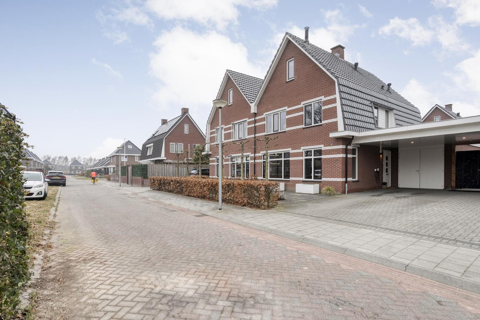 Twee-onder-één-kap te koop: Moesdistel 11, Coevorden