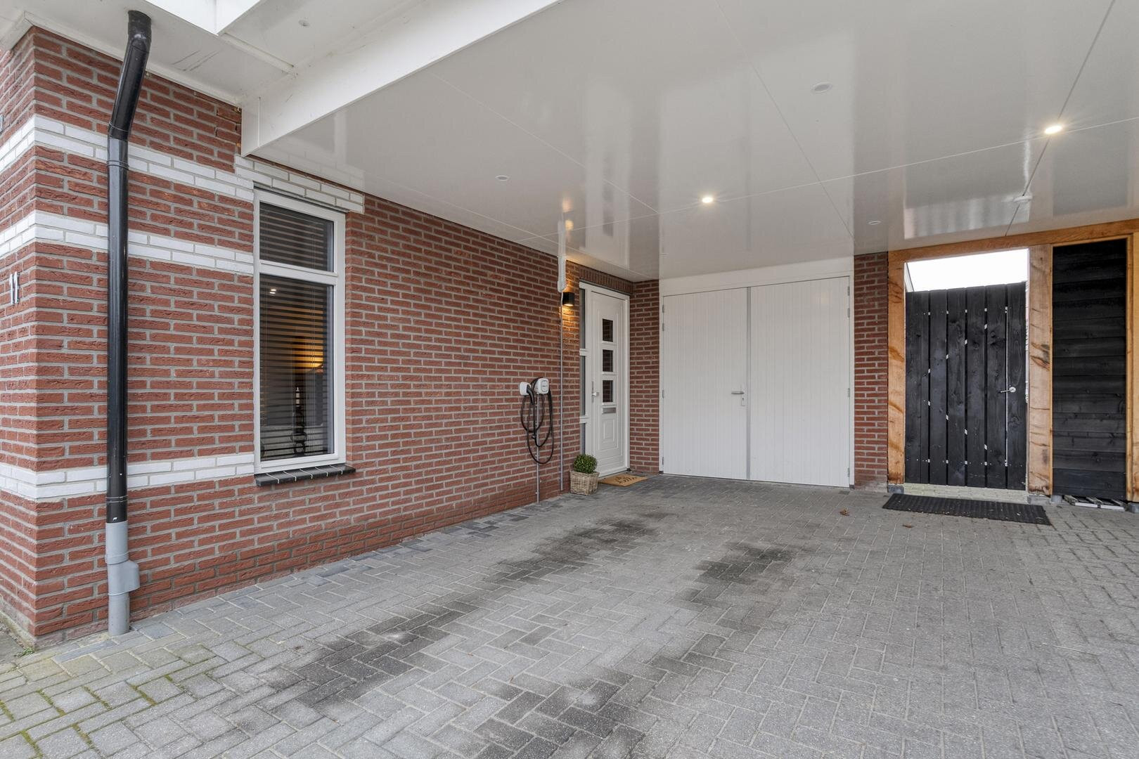 Twee-onder-één-kap te koop: Moesdistel 11, Coevorden