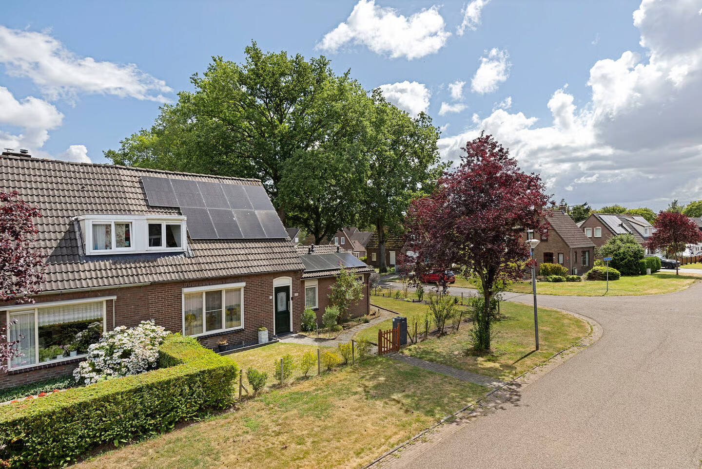 Twee-onder-één-kap te koop: De Meerakkers 11, Emmen