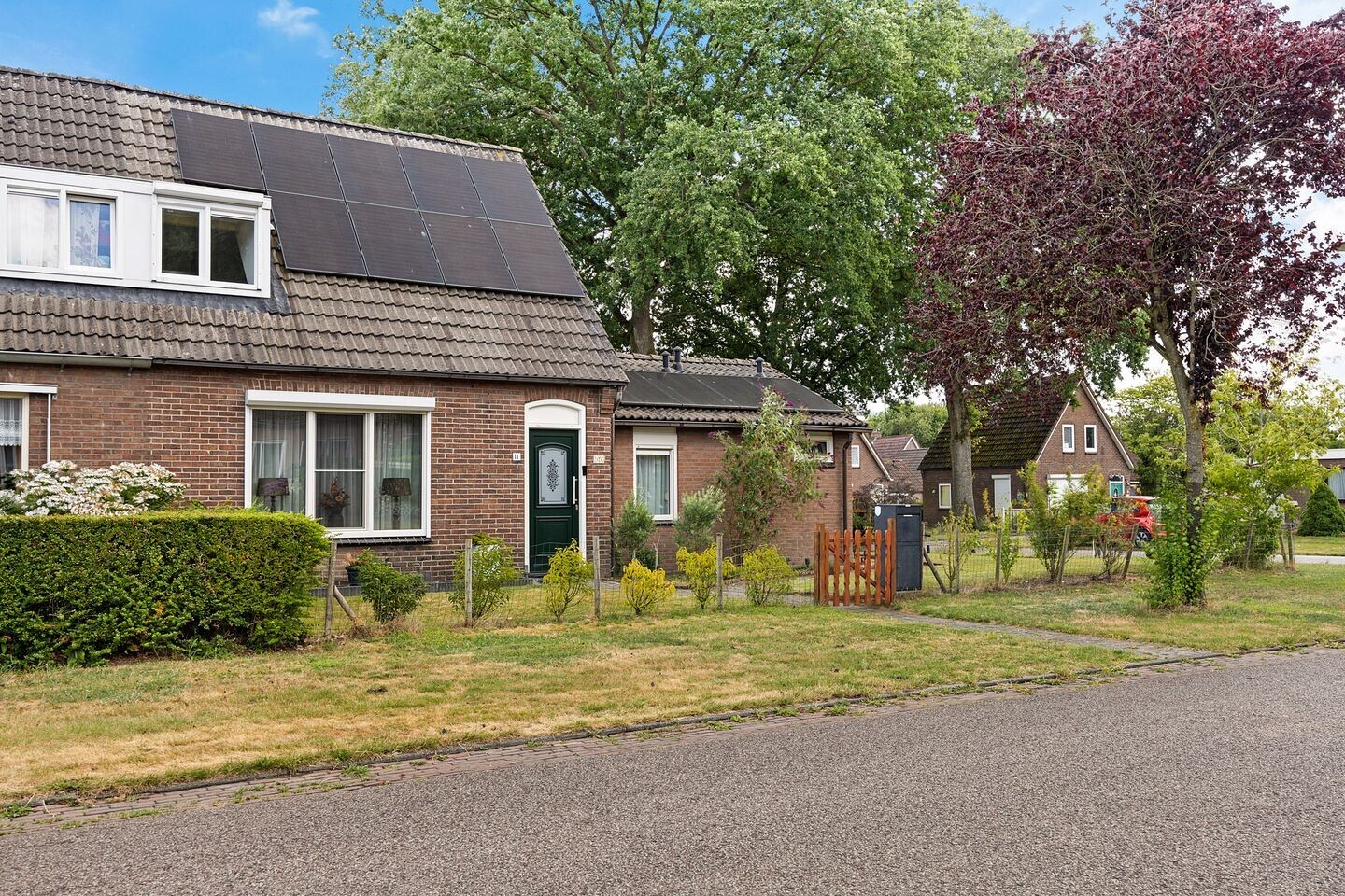 Twee-onder-één-kap te koop: De Meerakkers 11, Emmen