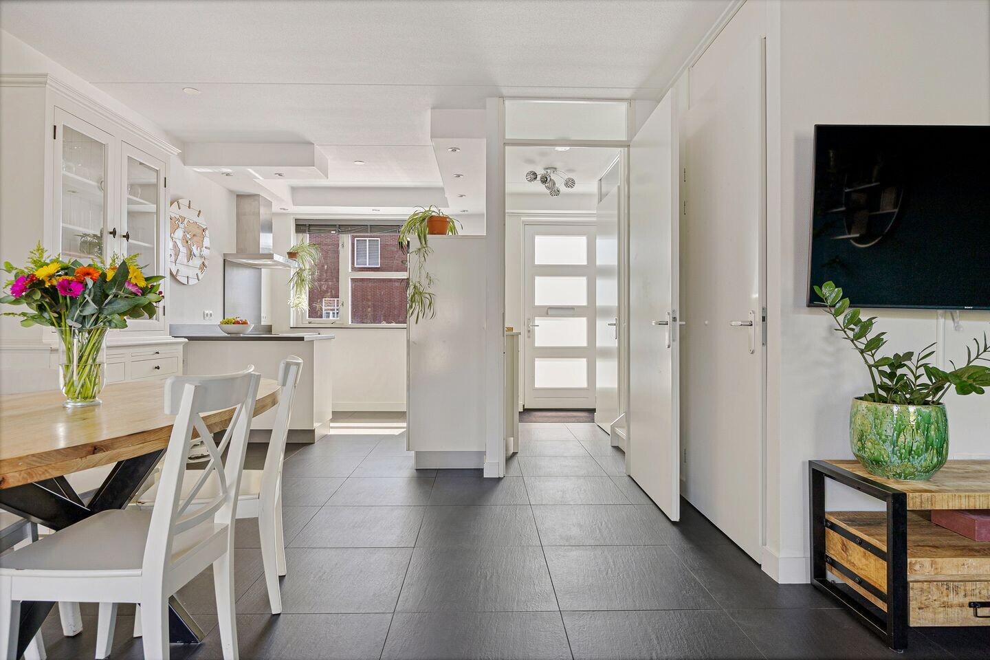 Tussenwoning te koop: Wingerdwal 9, Emmen