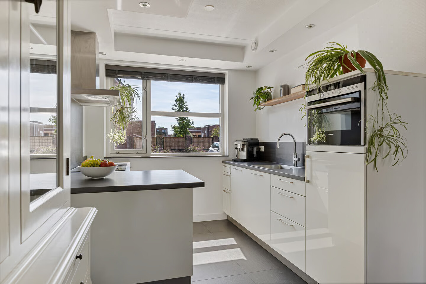 Tussenwoning te koop: Wingerdwal 9, Emmen
