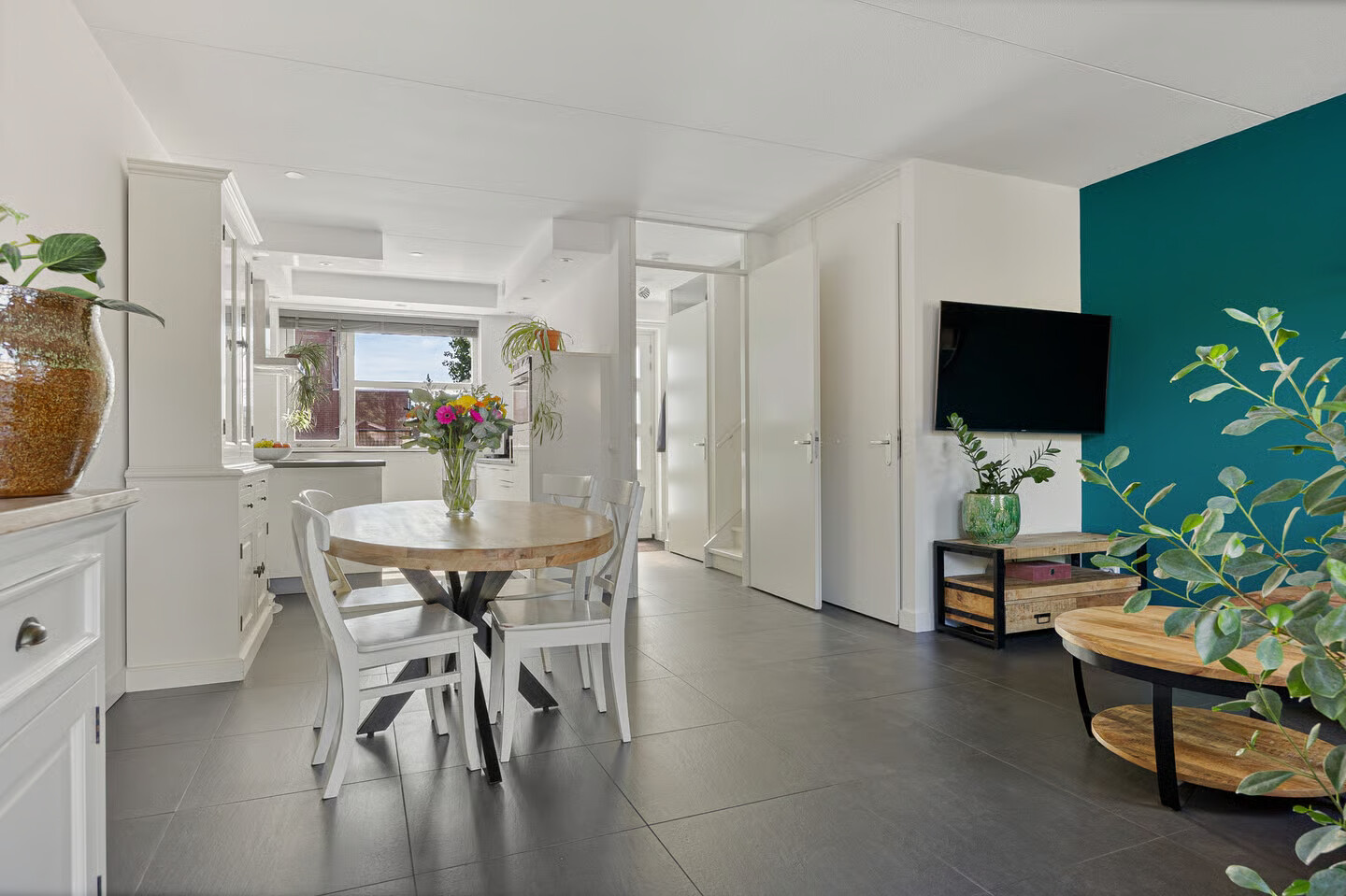 Tussenwoning te koop: Wingerdwal 9, Emmen
