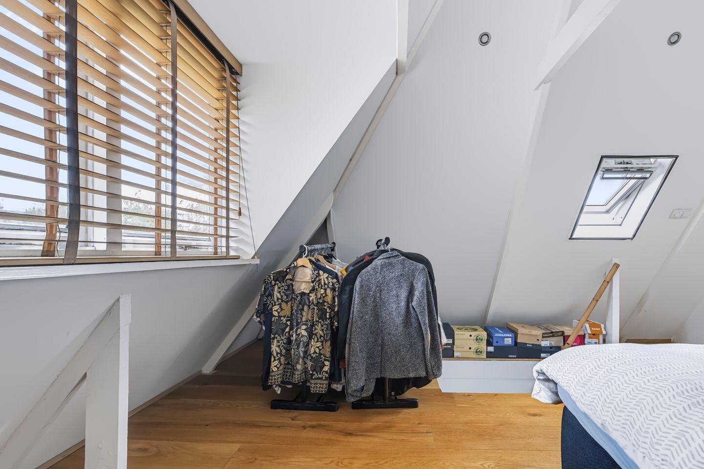 Twee-onder-één-kap te koop: Valtherbospad 29, Emmen