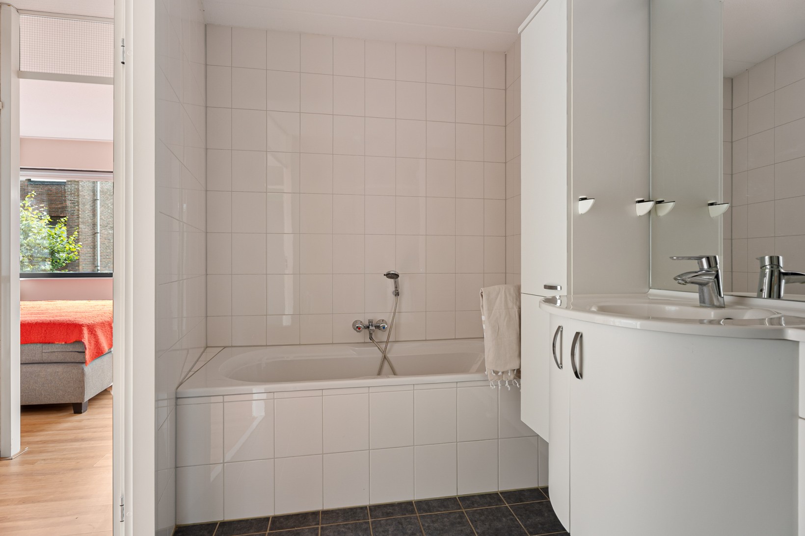 Tussenwoning te koop: Valtherlaan 222, Emmen