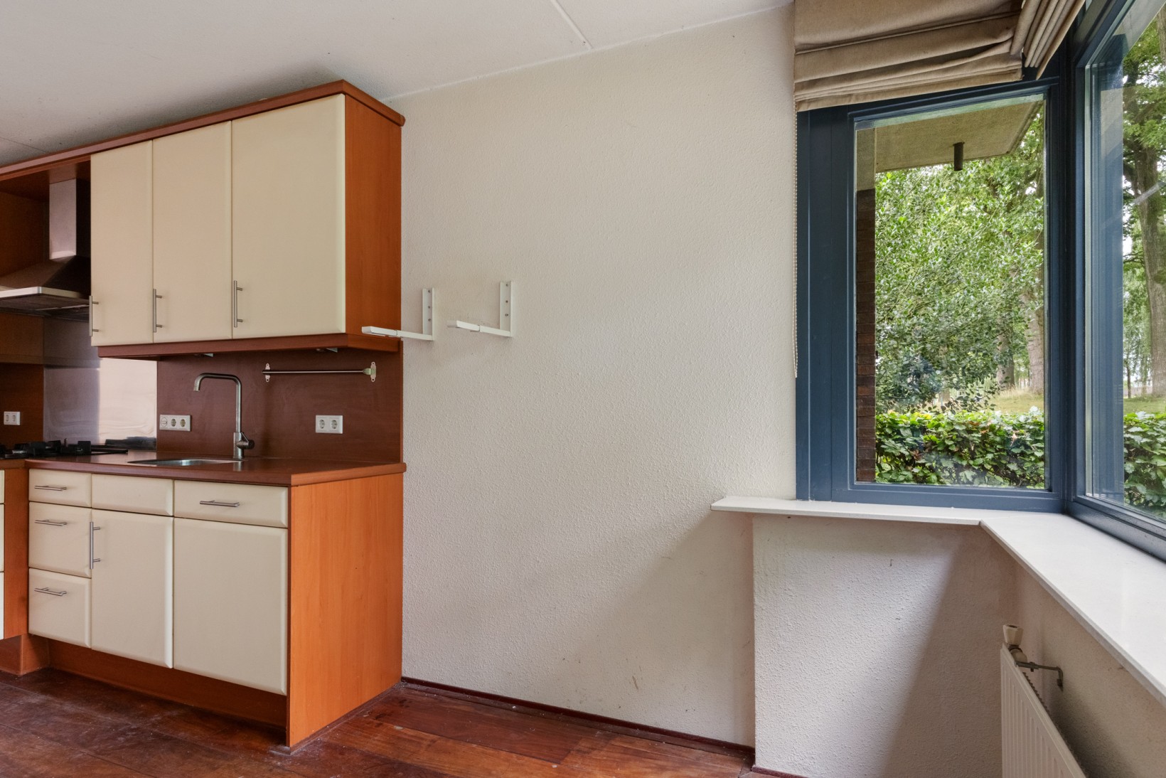 Hoekwoning te koop: Warmeerweg 300, Emmen