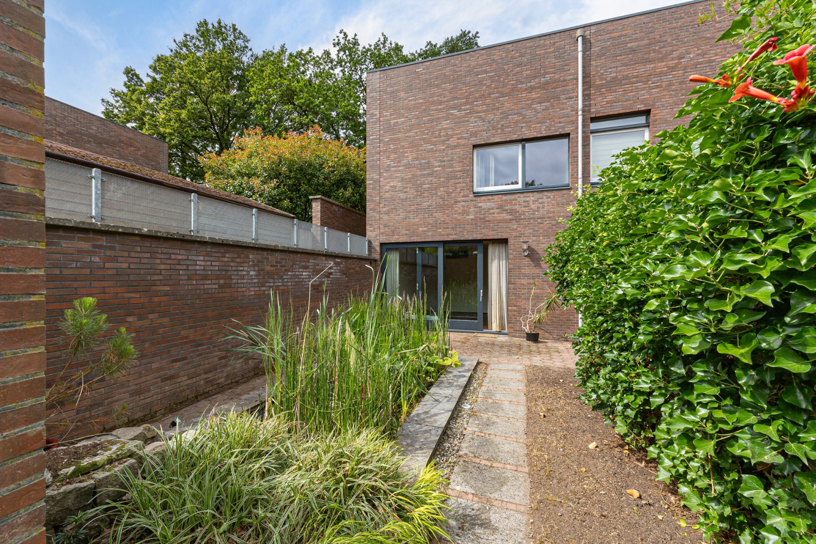 Hoekwoning te koop: Warmeerweg 300, Emmen