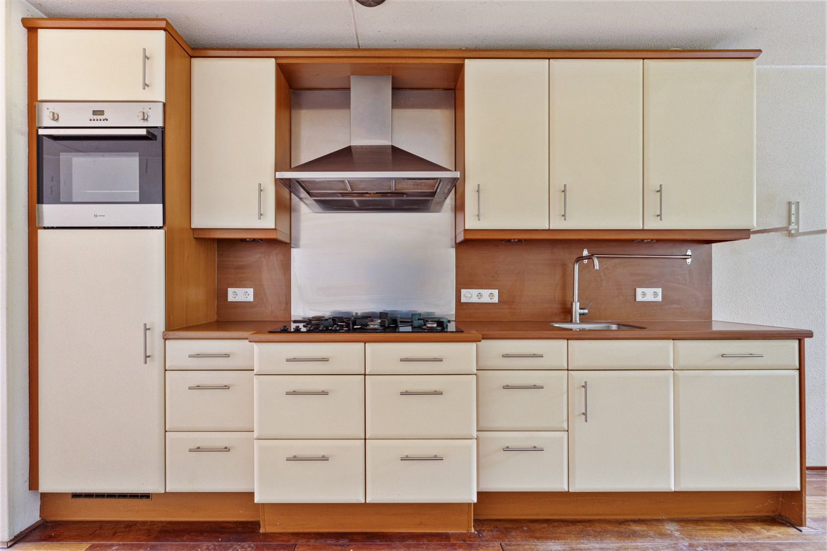 Hoekwoning te koop: Warmeerweg 300, Emmen