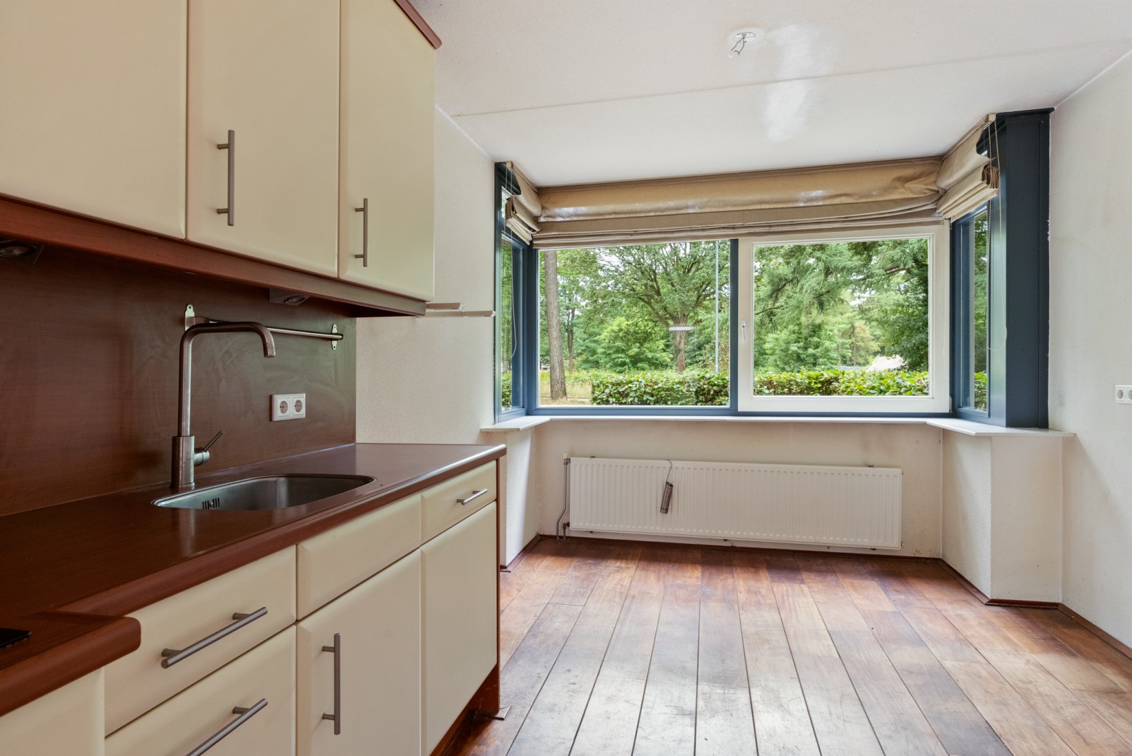 Hoekwoning te koop: Warmeerweg 300, Emmen