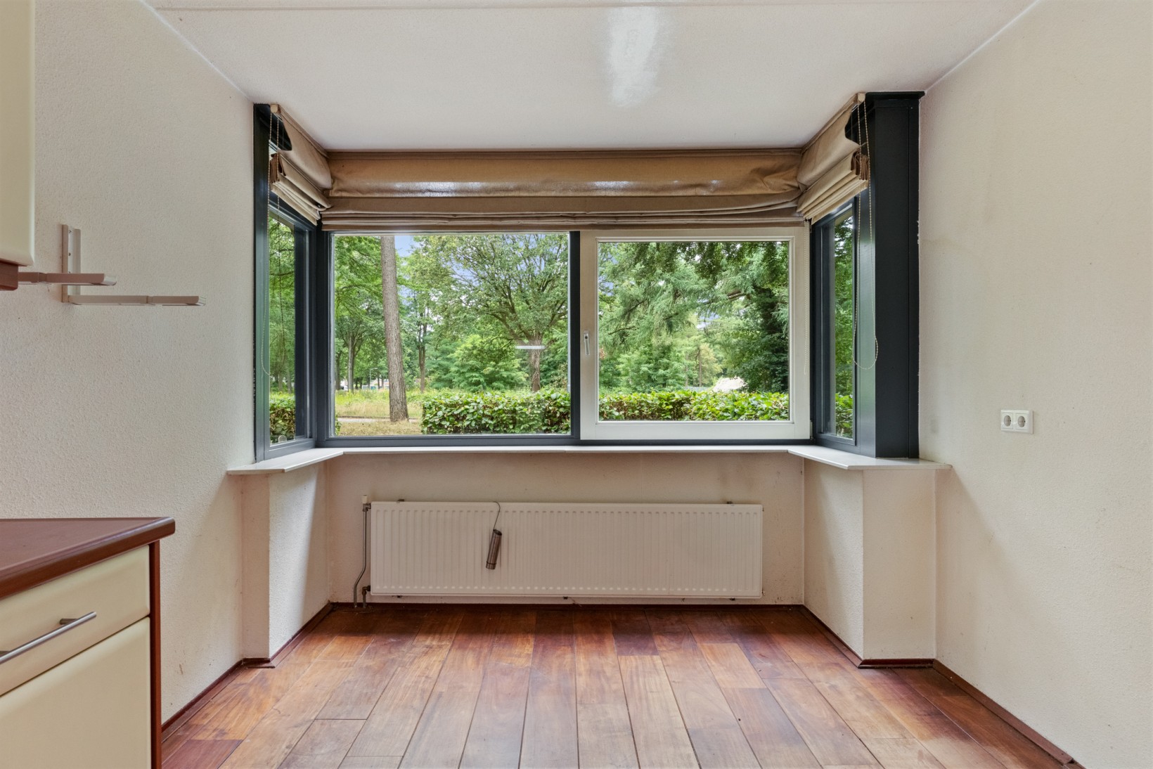 Hoekwoning te koop: Warmeerweg 300, Emmen