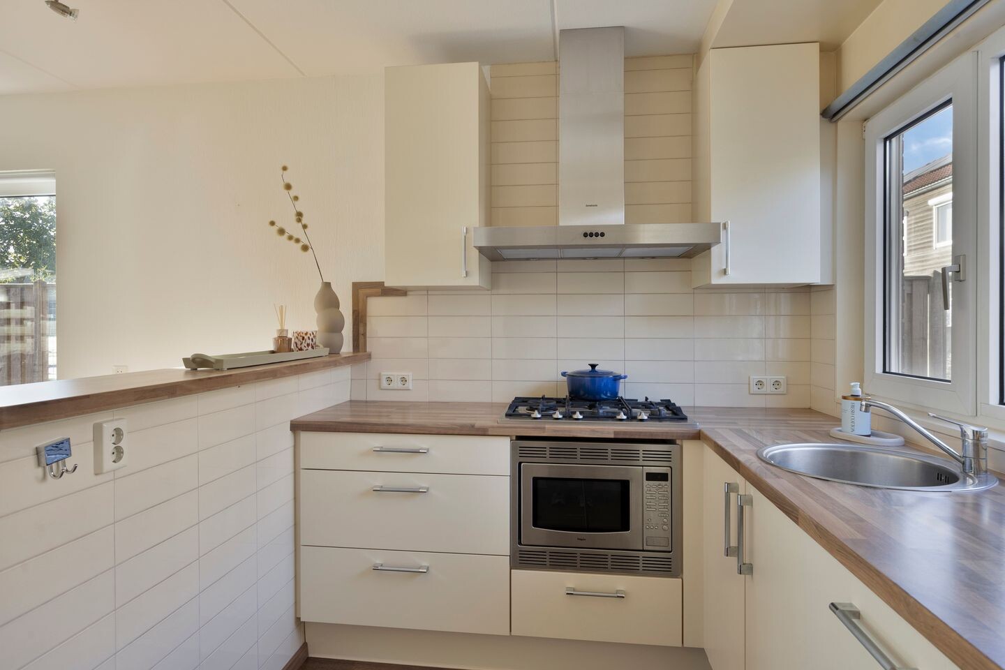 Hoekwoning te koop: Huismus 30, Emmen