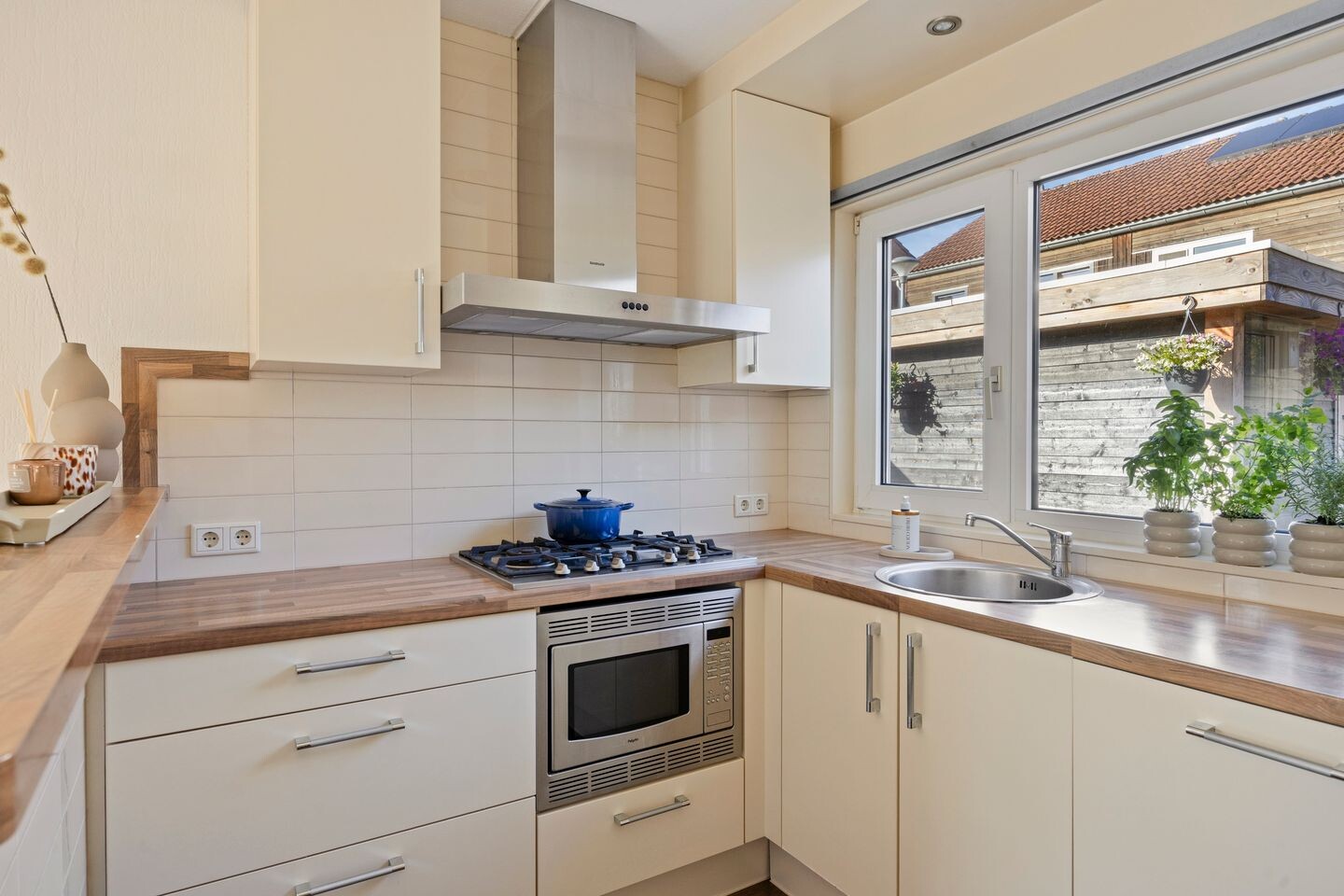 Hoekwoning te koop: Huismus 30, Emmen