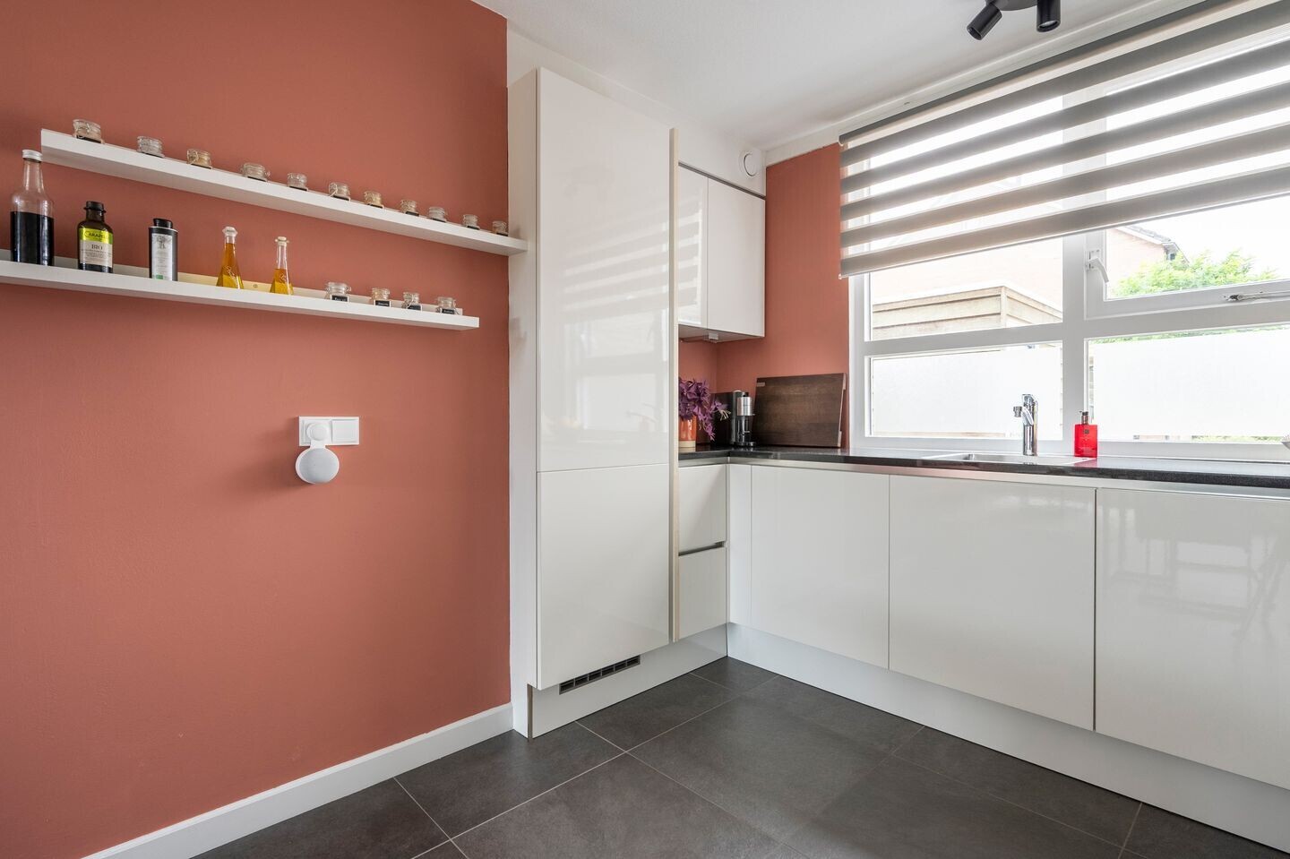 Tussenwoning te koop: Rietmees 85, Emmen