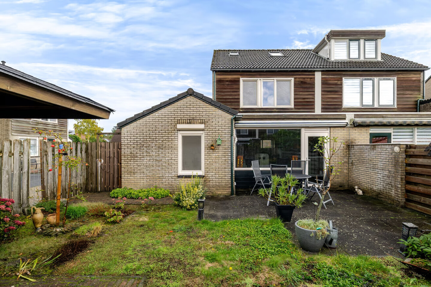 Hoekwoning te koop: Torenvalk 142, Emmen