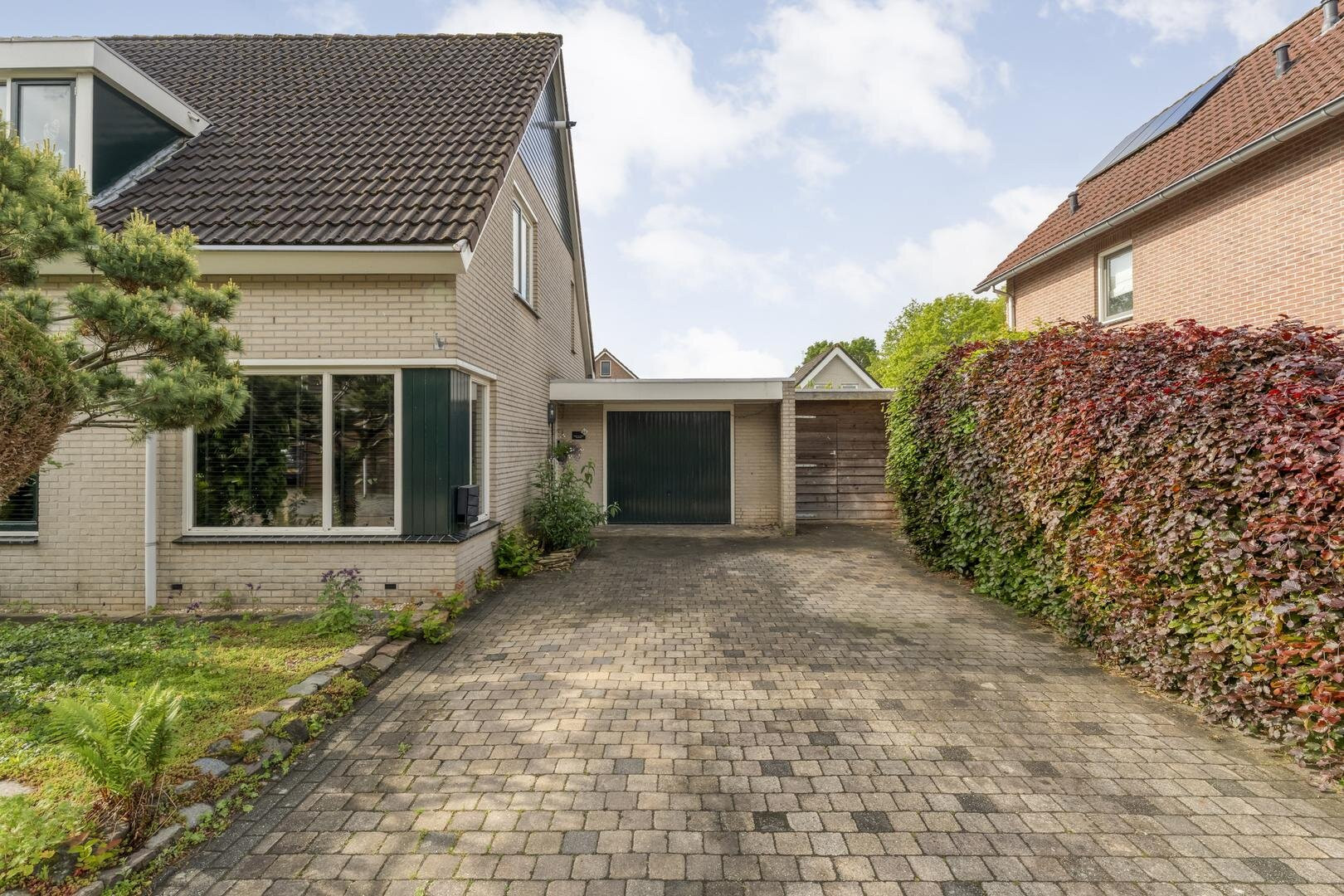 Twee-onder-één-kap te koop: Boskraai 44, Emmen