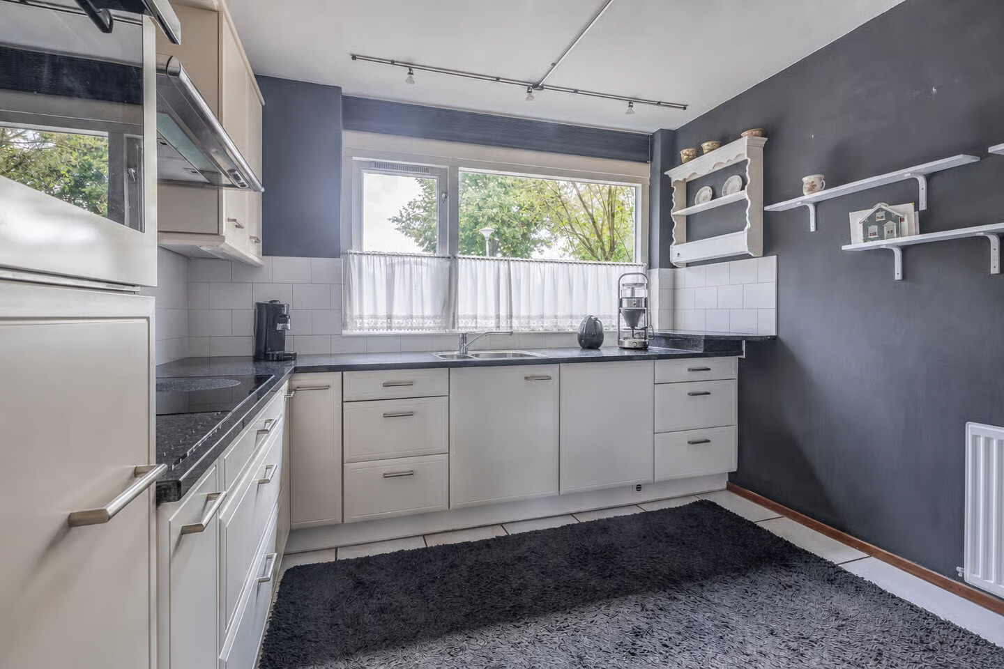 Vrijstaande woning te koop: Duivenveld 9, Emmen
