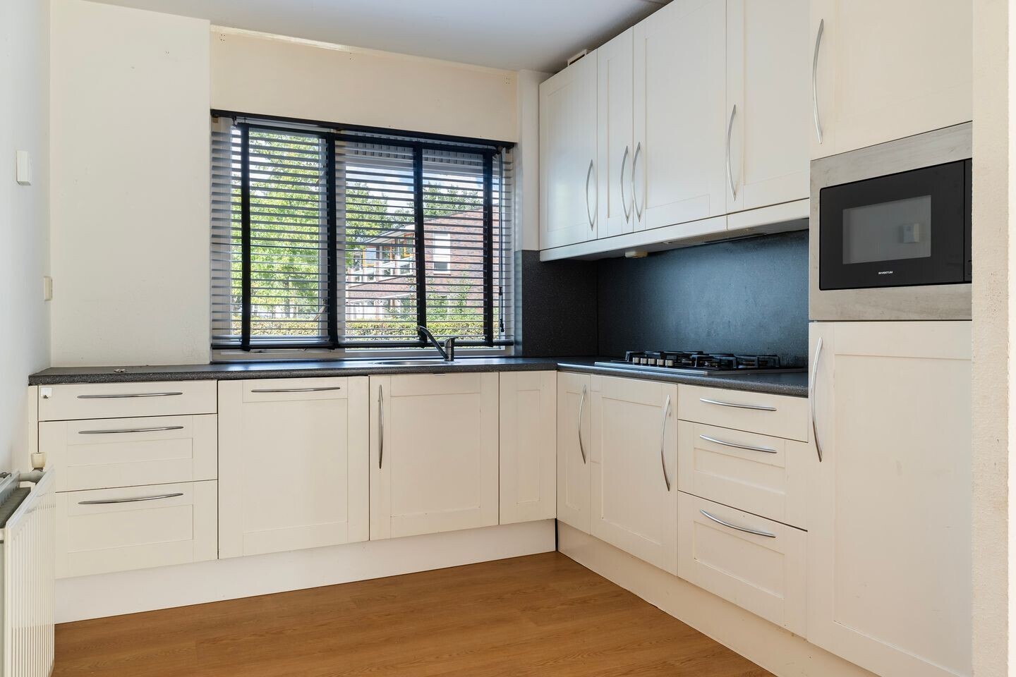 Tussenwoning te koop: Zwaluwenveld 99, Emmen
