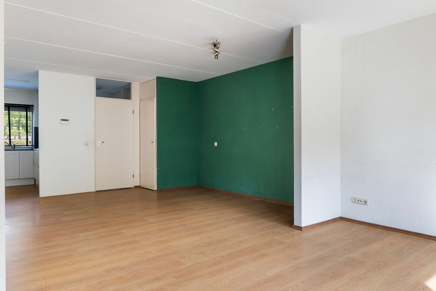 Tussenwoning te koop: Zwaluwenveld 99, Emmen