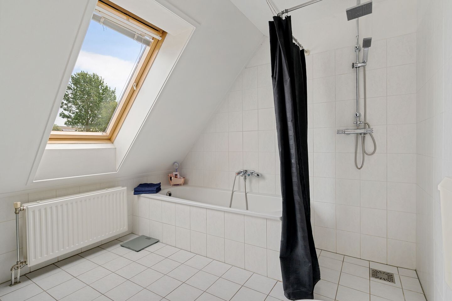 Twee-onder-één-kap te koop: Agaatdreef 3, Emmen