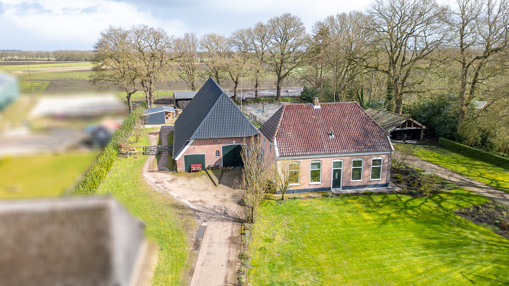 Twee-onder-één-kap te koop: Bennevelderstraat 18, Benneveld