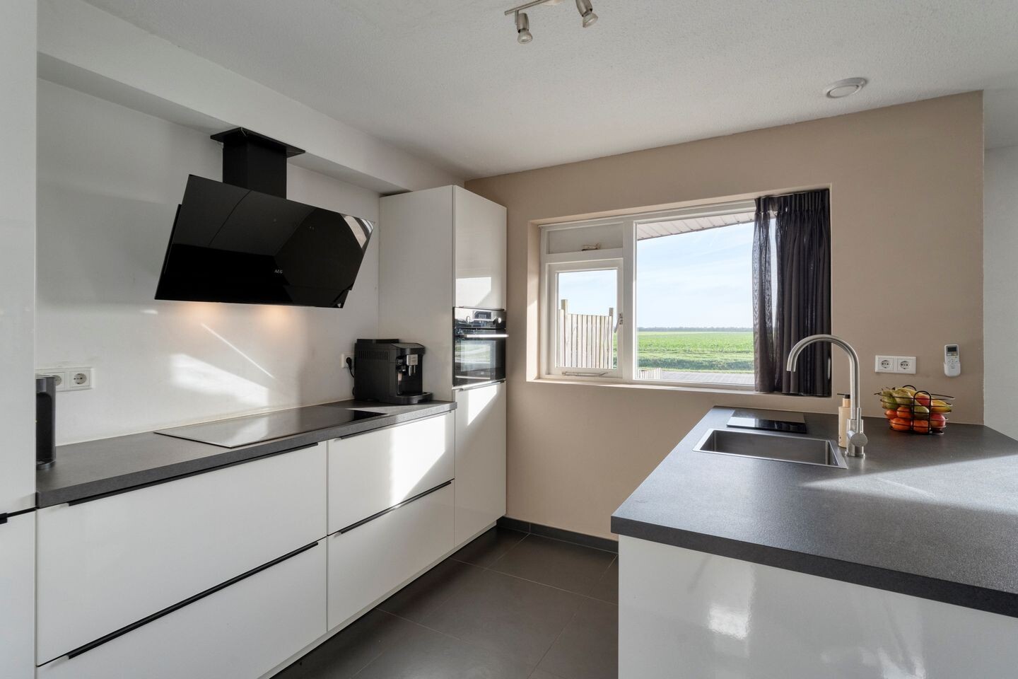 Tussenwoning te koop: Kamerlingswijk WZ 135, Zwartemeer
