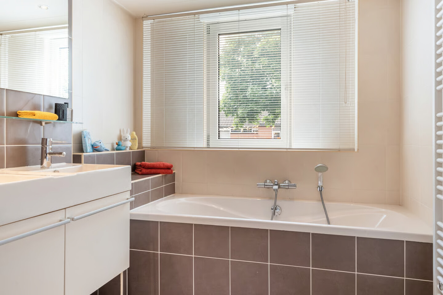Tussenwoning te koop: Zuiderkruis 16, Hoogeveen