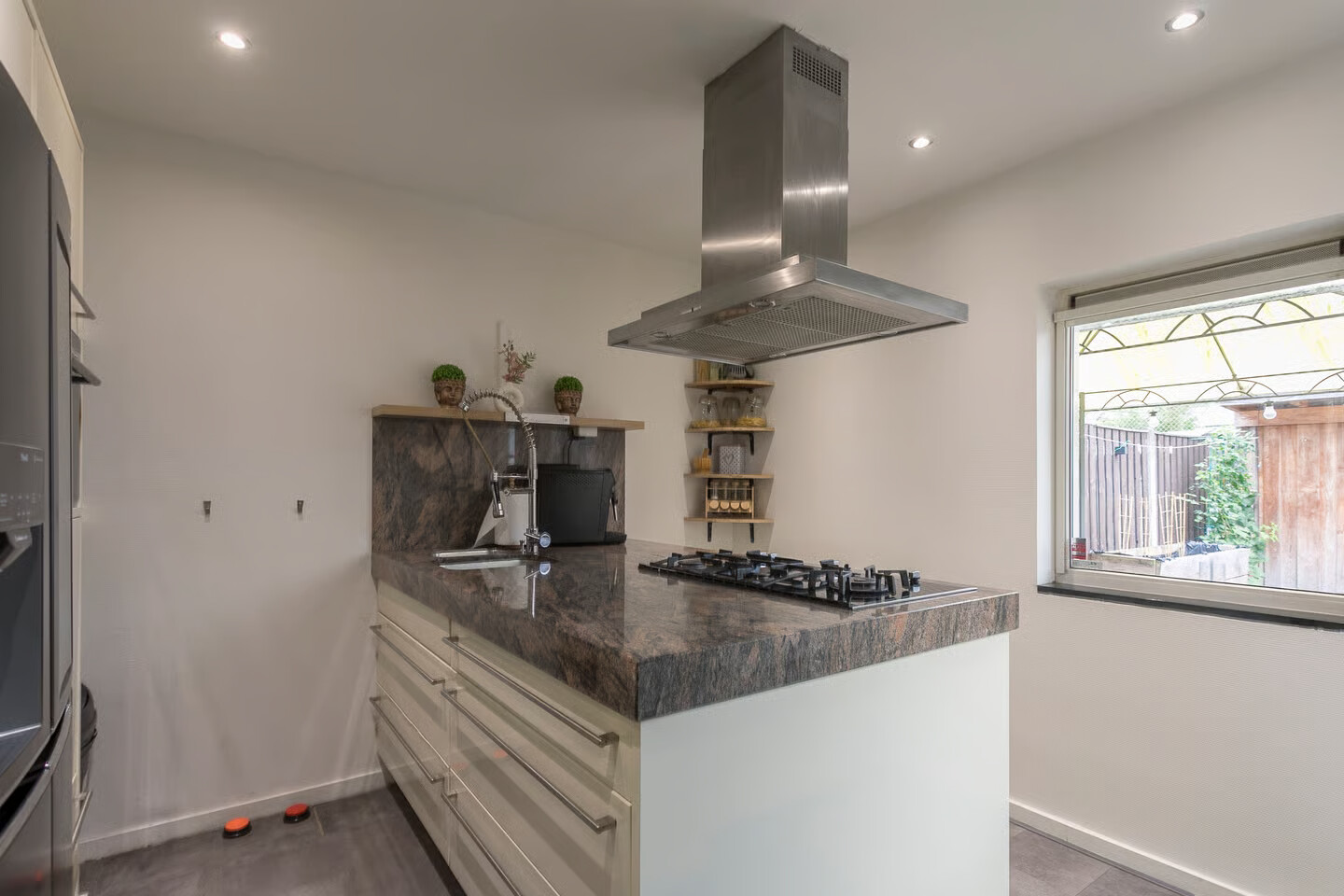 Tussenwoning te koop: J van der Veenstraat 47, Hoogeveen