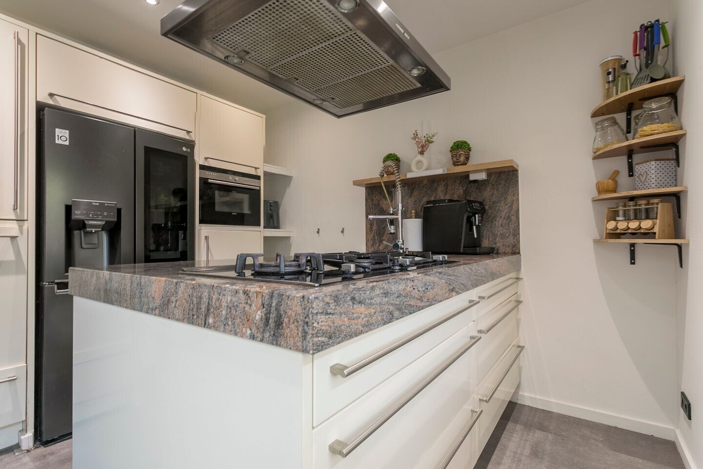 Tussenwoning te koop: J van der Veenstraat 47, Hoogeveen