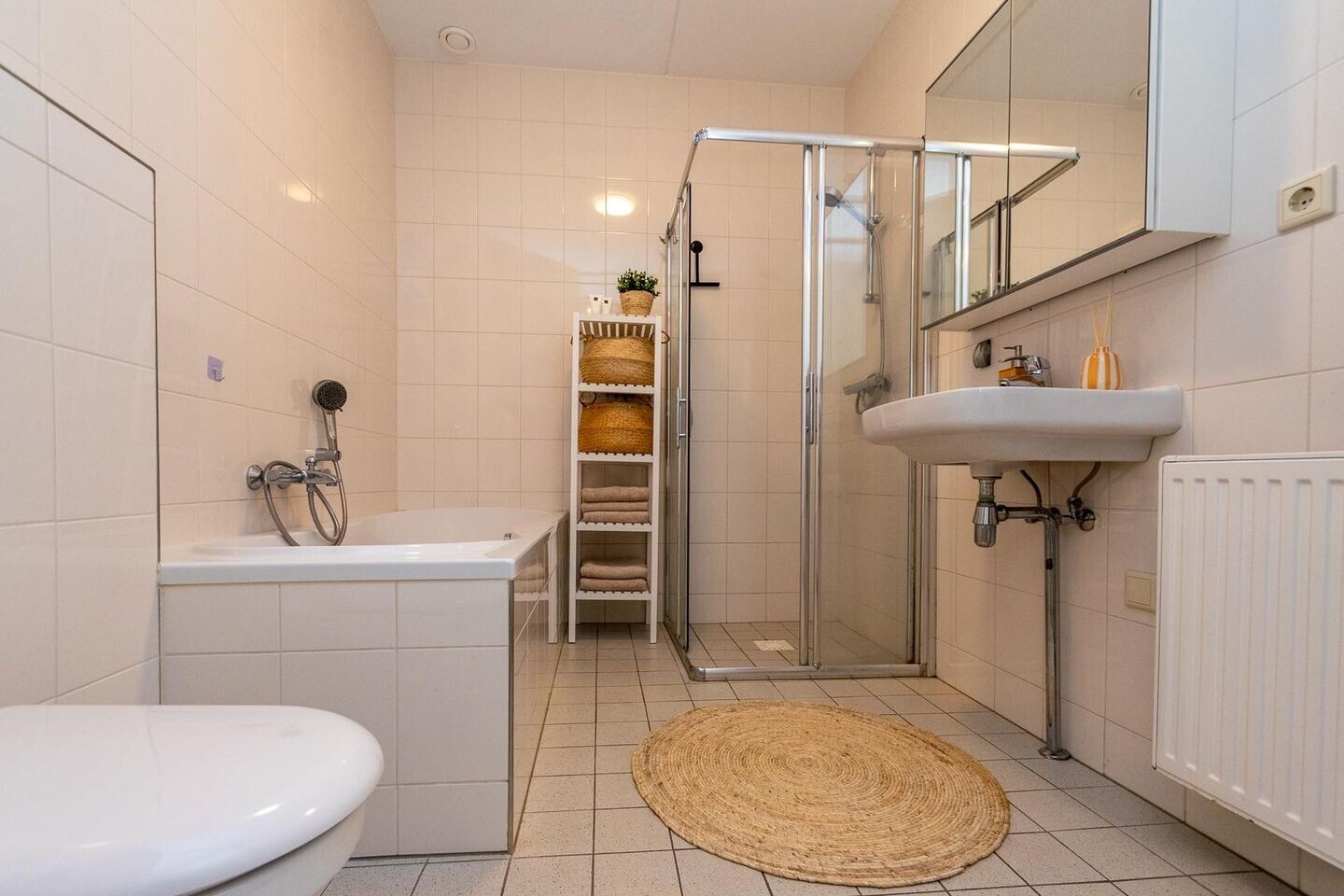 Tussenwoning te koop: Schweitzerstraat 50, Hoogeveen
