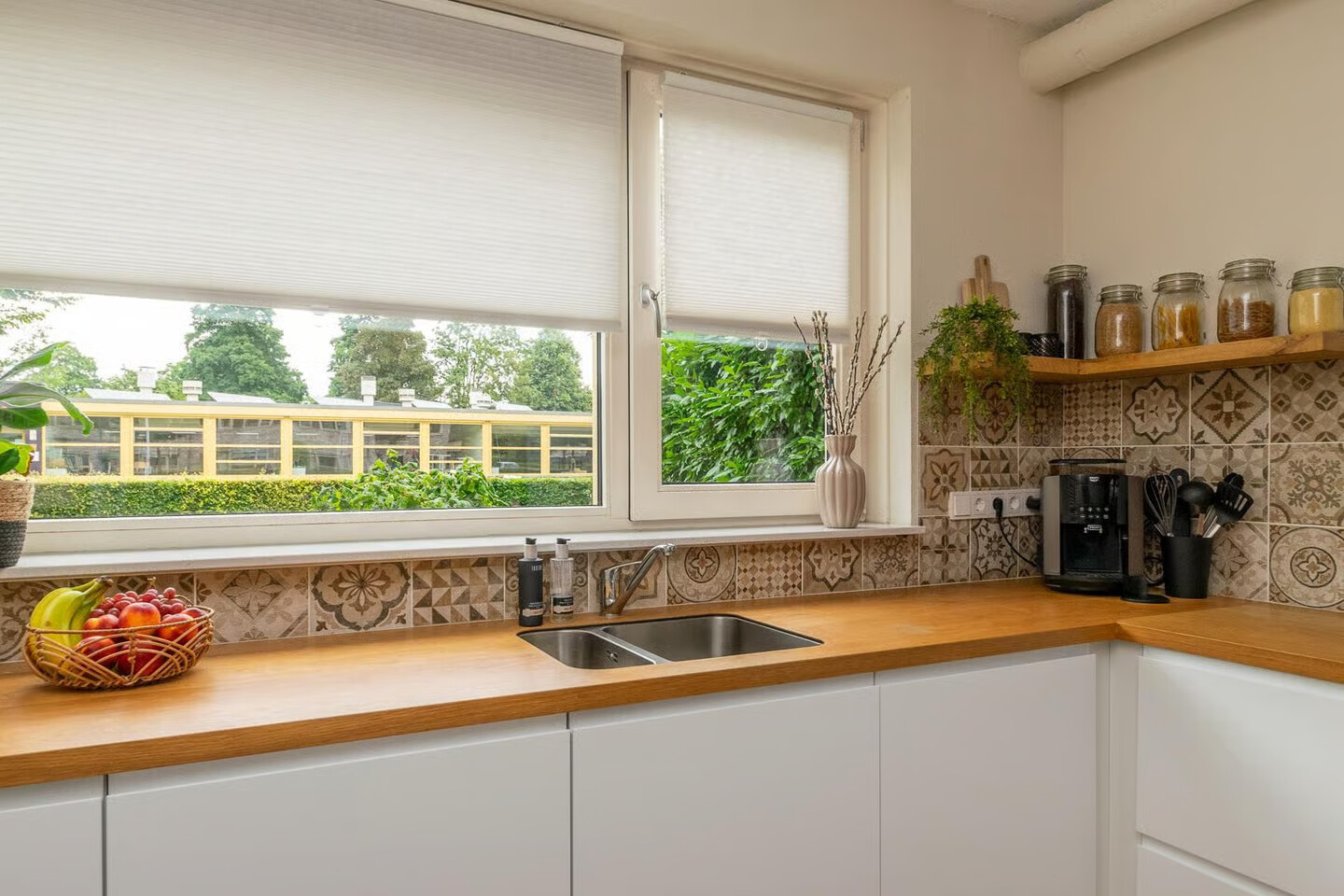 Tussenwoning te koop: Schweitzerstraat 50, Hoogeveen