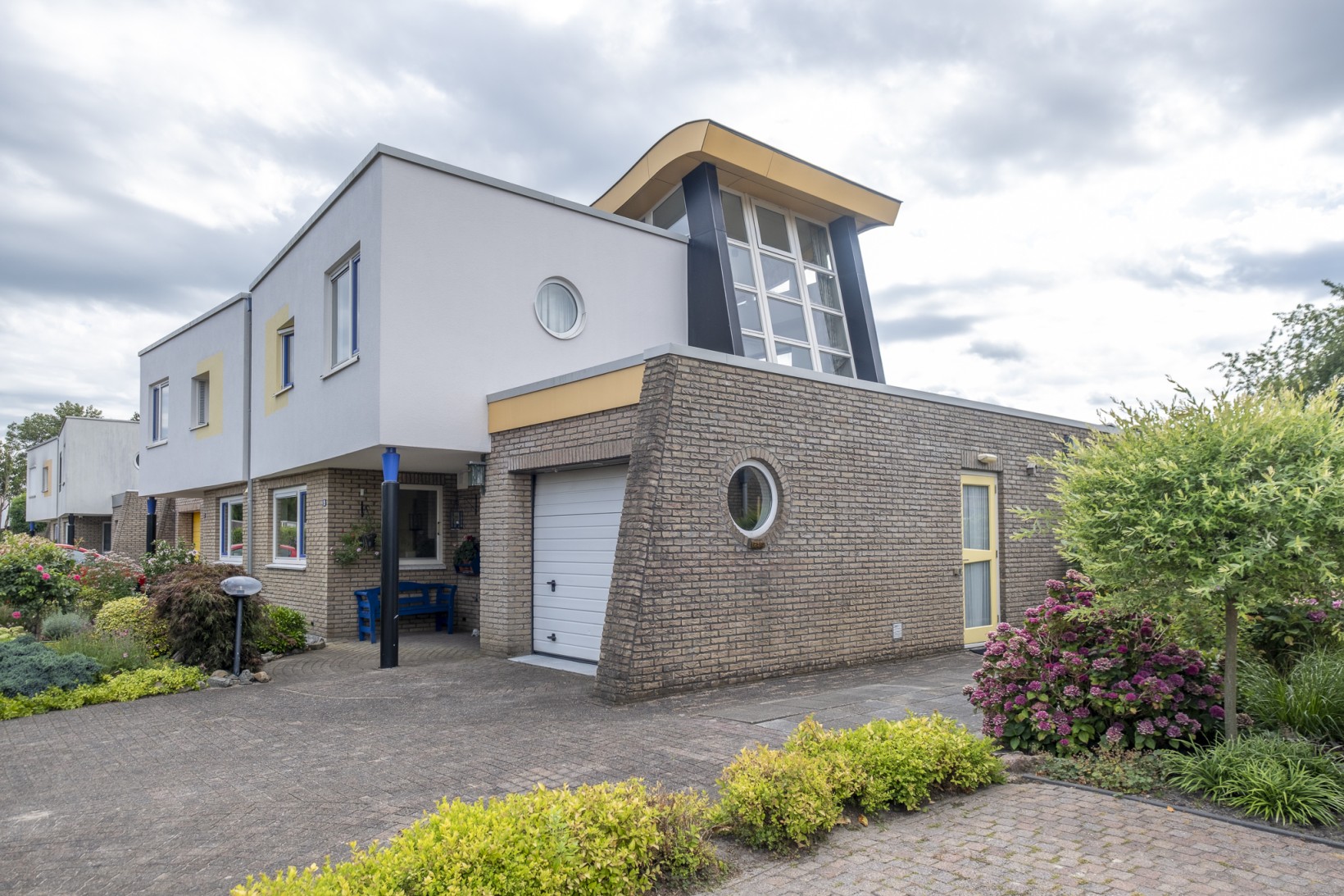 Twee-onder-één-kap te koop: Weegbree 19, Hoogeveen