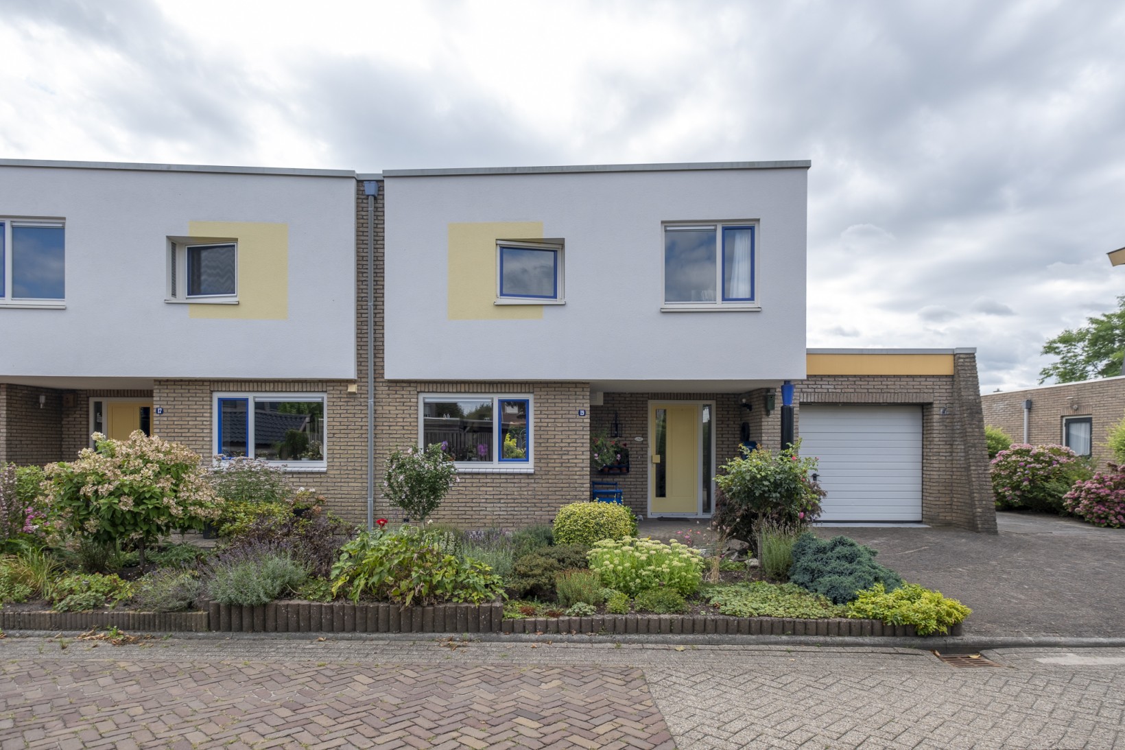 Twee-onder-één-kap te koop: Weegbree 19, Hoogeveen