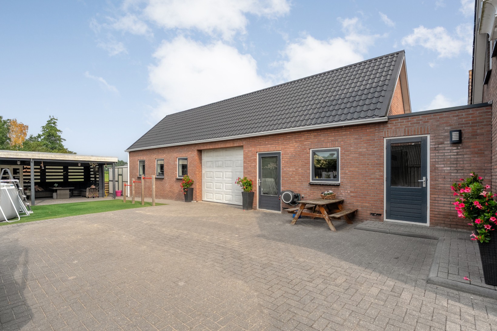 Vrijstaande woning te koop: Brugstraat 128, Nieuwlande