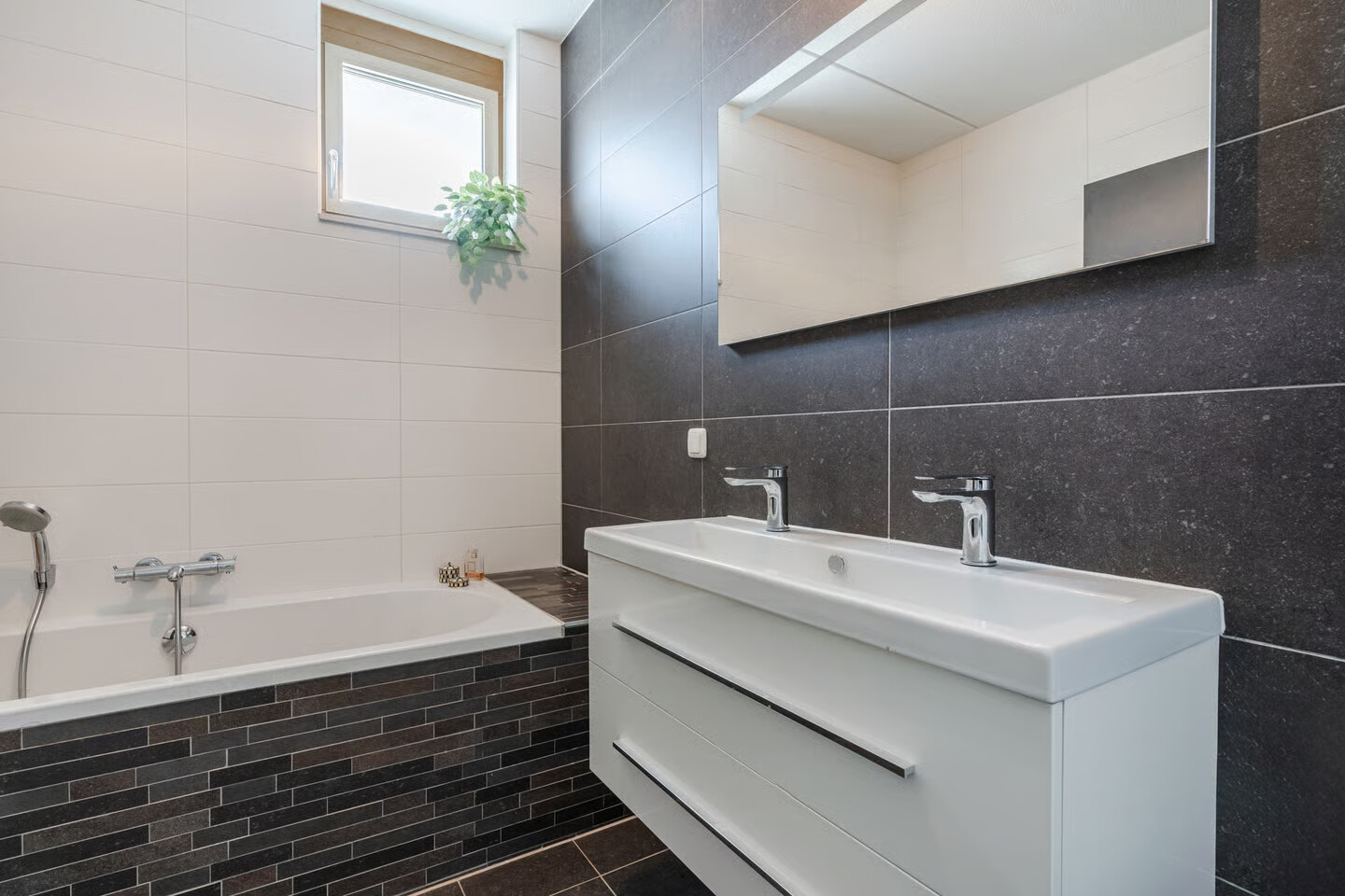 Tussenwoning te koop: Kuyperstraat 46, Meppel