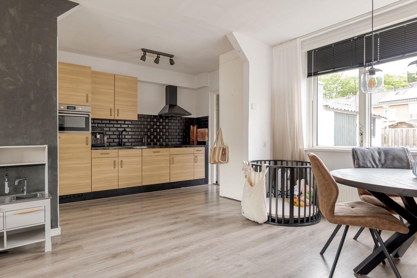 Tussenwoning te koop: Heinsiusstraat 196, Meppel