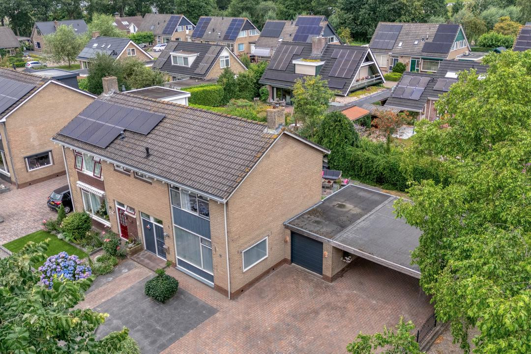 Twee-onder-één-kap te koop: Dr. van den Bergstraat 10, Nijeveen