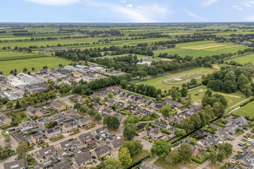 Twee-onder-één-kap te koop: Dr. van den Bergstraat 10, Nijeveen