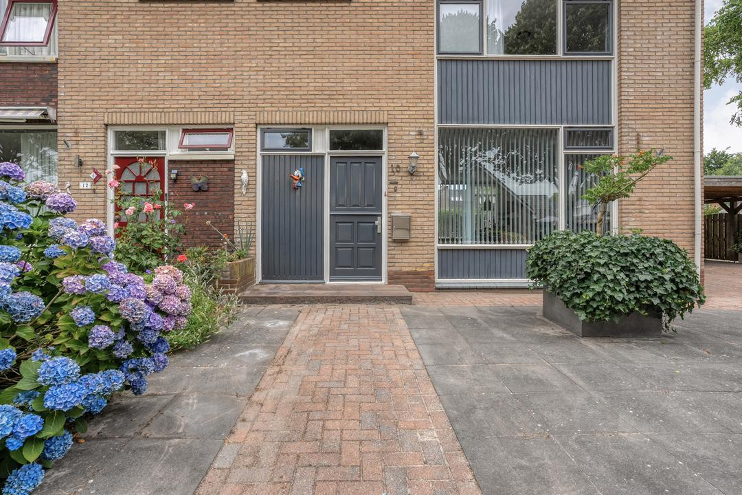 Twee-onder-één-kap te koop: Dr. van den Bergstraat 10, Nijeveen