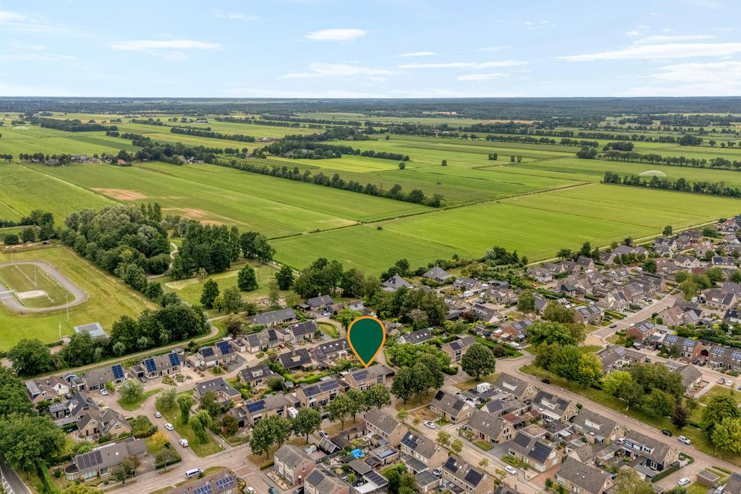 Twee-onder-één-kap te koop: Dr. van den Bergstraat 10, Nijeveen